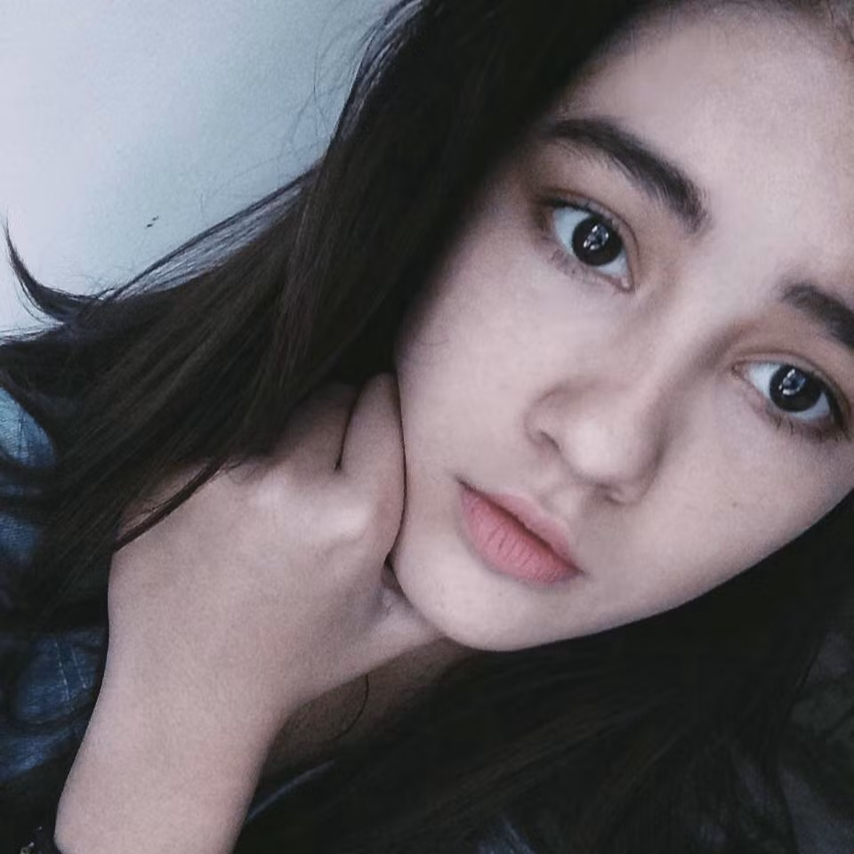 Chiêm ngưỡng vẻ đẹp "xuất sắc" của hot girl lai Việt - Đức 15 tuổi làm chao đảo dân mạng vài ngày gần đây.