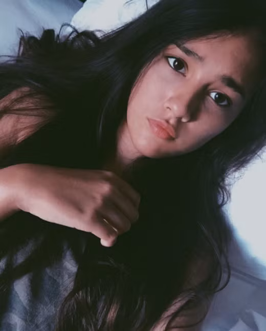 Mới đây, sự xuất hiện của Laura Dương, bé gái lai Việt - Đức vô cùng xinh đẹp đã khiến nhiều dân mạng, bạn trẻ Việt bất ngờ, đặc biệt là khi cô bé tiết lộ tuổi thật của mình. Sau vài bức ảnh lan truyền trên Facebook, cộng thêm một khoảng thời gian ngắn, Laura Dương có thêm rất nhiều người theo dõi và thông tin của em cũng được đông đảo dân mạng săn tìm.