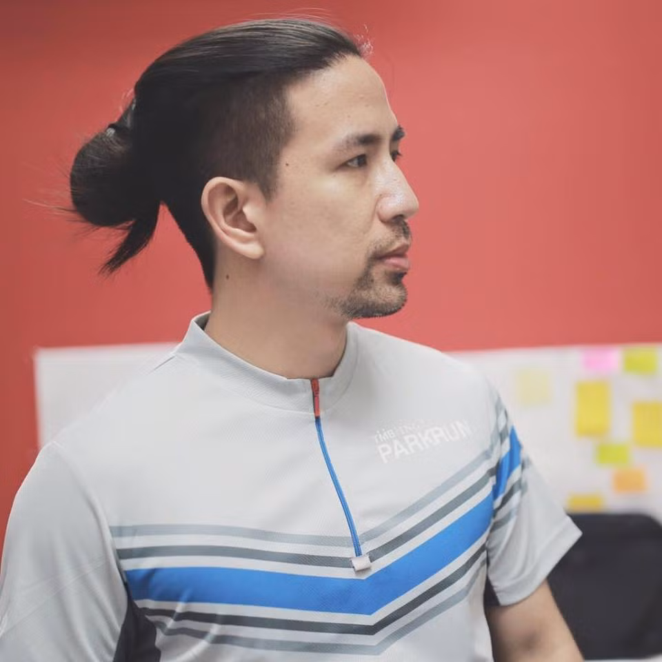 Chàng nhiếp ảnh gia thực hiện bộ ảnh của Toffie cũng chính là giám đốc kinh doanh tại công ty về Digital Agency mà Toffie đang làm việc. Anh chia sẻ, mình không phải là nhiếp ảnh gia chuyên nghiệp, chỉ là người yêu thích chụp ảnh thôi, toàn bộ các bức ảnh chụp vì sở thích chứ không theo một trường phái nghệ thuật nào cả.