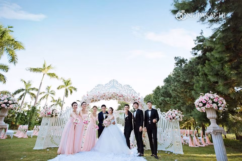 Tuy nhiên, theo lời trần tình của nhiếp ảnh gia thực hiện bộ ảnh cưới của soái ca phát thanh viên, đây thực tế chỉ là bộ ảnh nghệ thuật của Hải Dương. Do nhân vật diễn xuất quá nhập tâm và gương mặt cả hai đều rất biểu cảm nên khiến nhiều người hiểu lầm.