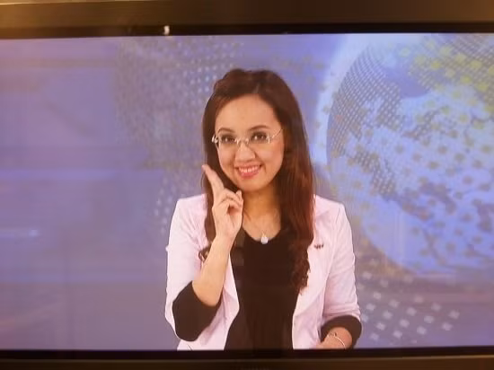 Chắc chắn khán giả truyền hình sẽ không bao giờ được thấy hình ảnh này của Hoài Anh xuất hiện trên sóng truyền hình. Giống như nhiều cô gái khác, BTV Hoài Anh bình thường cũng rất thích "tự sướng", chụp ảnh nghịch ngợm với bạn bè, đồng nghiệp.