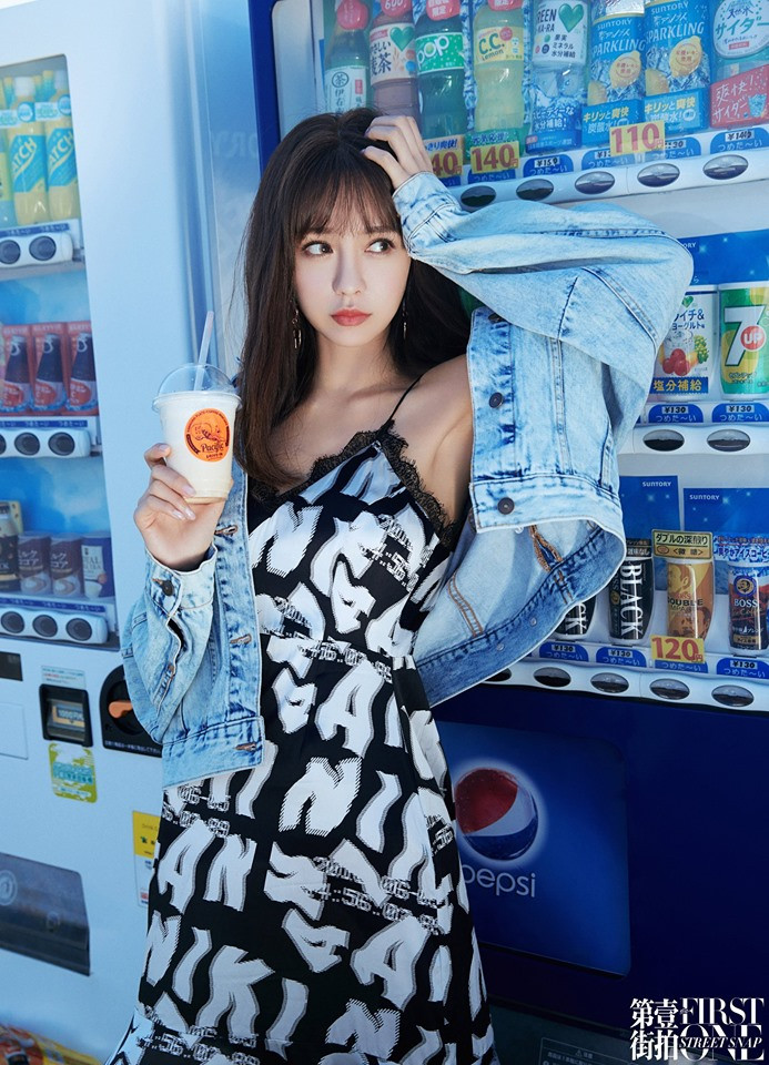 Trong lúc sự nghiệp đang đi lên, mỹ nhân họ Thẩm vướng tin đồn hẹn hò với nam MC béo - Đỗ Hải Đào. Hiện tại cặp đôi đã công khai hẹn hò và nhận được nhiều lời chúc phúc của bạn bè và người hâm mộ.