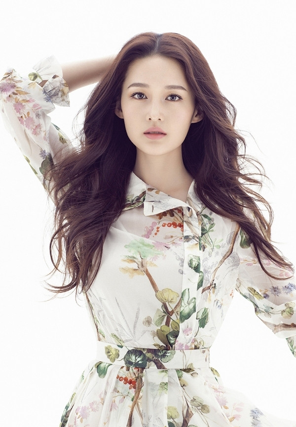 Cả hai nam diễn viên đều từng hợp tác chung với Lý Thấm. Tuy nhiên, Lý Thấm dường như chưa có duyên với tình yêu.