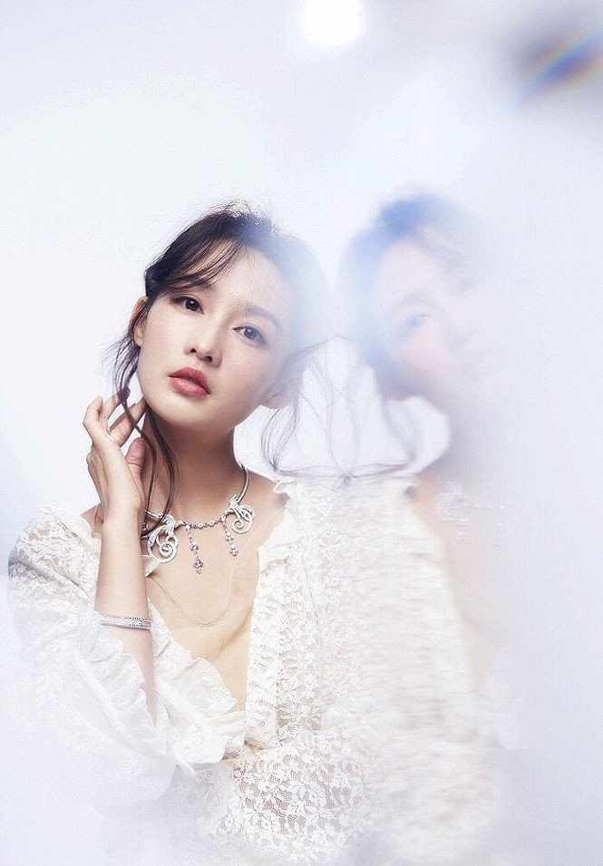 Lý Thấm không phải là cái tên xa lạ đối với người hâm mộ. Thời gian gần đây, Lý Thấm liên tục nhận được nhiều quan tâm khi xuất hiện liên tiếp trong các dự án phim nổi tiếng.