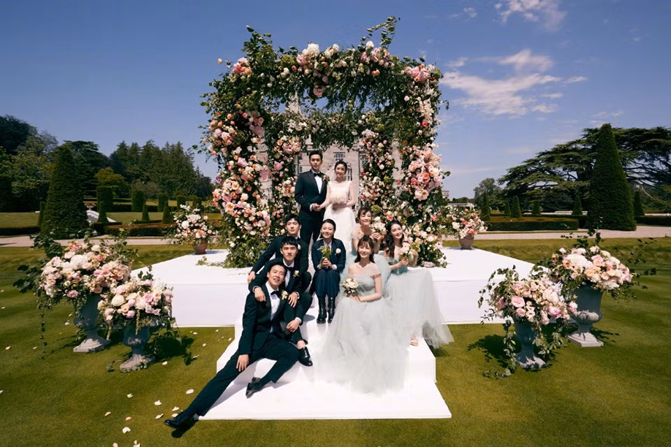 Dàn phù dâu xinh đẹp lấn át cả cô dâu là mỹ nhân phim “Tây du ký” Dan phu dau xinh dep lan at ca co dau la my nhan phim “Tay du ky”