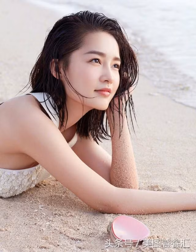 Năm 2017 được hy vọng sẽ là năm tỏa sáng của Lý Thấm khi người đẹp đã nhận 7 dự án phim truyền hình, toàn là những phim đình đám như: "Như Ý truyện" (đóng cùng Châu Tấn và Hoắc Kiến Hoa), "Sở Kiều truyện" (đóng cùng Triệu Lệ Dĩnh và Lâm Canh Tân), "Hải thượng phồn hoa", "Nằm vùng trở về", "Bạch Lộc Nguyên",…