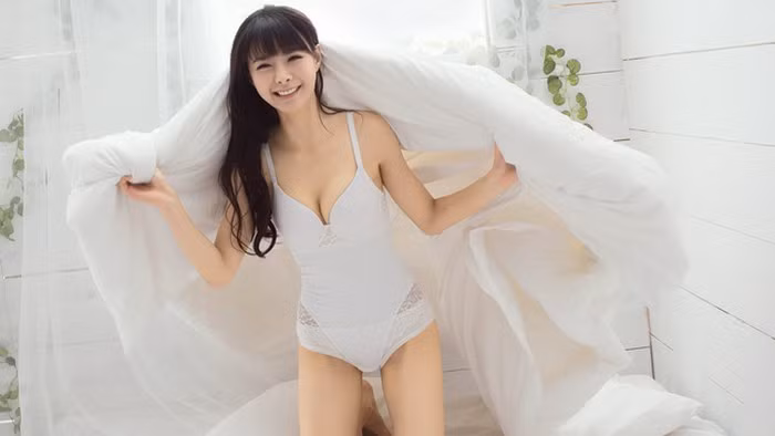 Sở hữu nhan sắc xinh đẹp, đường cong nóng bỏng cùng vòng một ngoại cỡ, Thẩm Mộng Thần nổi tiếng từ scandal cảnh nóng trong một bộ phim cô tham gia.