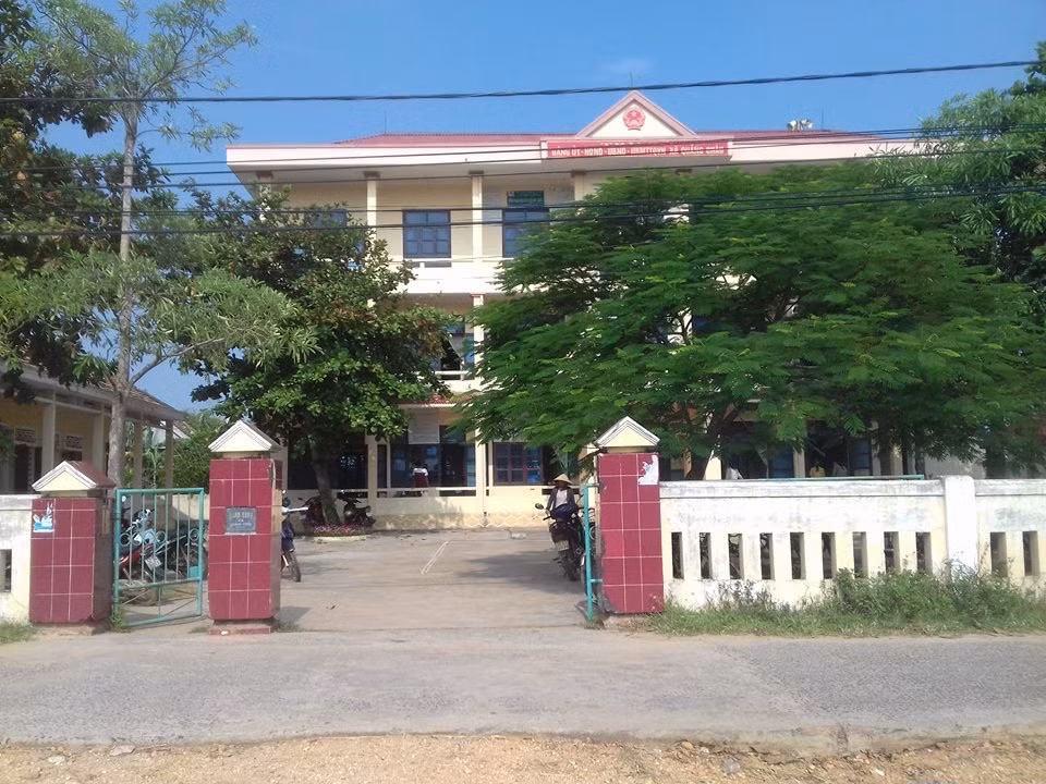 Quang Binh: Them mot chu tich UBND xa lam don xin thoi viec