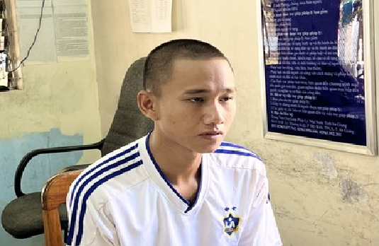  Thanh niên nhiều lần giao cấu với bạn gái “nhí”: Võ Hoàng Dũ (SN 2002, ngụ huyện Thoại Sơn, tỉnh An Giang) và em T.T.C.N (SN 2007, ngụ cùng huyện) quen biết qua mạng xã hội và nảy sinh tình cảm. Dũ và N. đã hẹn gặp nhau và nhiều lần quan hệ tình dục tại nhà Dũ, quán cà phê và sau đó đã bị người nhà nạn nhân phát hiện tố giác. 