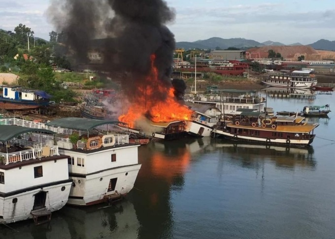  Cháy lớn ở Hạ Long, 3 chiếc tàu bị thiêu rụi : Sáng 21/6, tại cơ sở sửa chữa tàu, thuyền có địa chỉ ở tổ 8, khu 5 (phường Giếng Đáy, TP Hạ Long, Quảng Ninh) đã xảy cháy từ một chiếc tàu cũ đang neo đậu rồi bất ngờ lan sang 2 chiếc tàu khác cùng trong cơ sở. Khoảng 30 phút tích cực áp dụng các biện pháp cứu hỏa, ngọn lửa đã được khống chế. Hiện Lực lượng chức năng đang tiến hành thống kê thiệt hại.