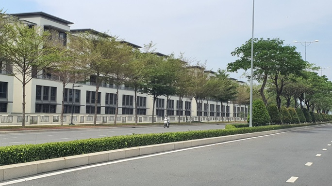 Bắt giữ Chủ tịch HĐQT của Tổng công ty Tín Nghĩa: Ngày 21/6,Công an tỉnh Đồng Nai đã khởi tố bị can, bắt tạm giam đối với ông Quách Văn Đức, nguyên Tổng giám đốc, Chủ tịch Hội đồng quản trị của Tổng công ty Tín Nghĩa (TP Biên Hòa) để điều tra về hành vi vi phạm quy định về quản lý sử dụng tài sản nhà nước gây thất thoát lãng phí xảy ra tại Công ty cổ phần đầu tư Nhơn Trạch, đây là doanh nghiệp thuộc Tổng công ty Tín Nghĩa.