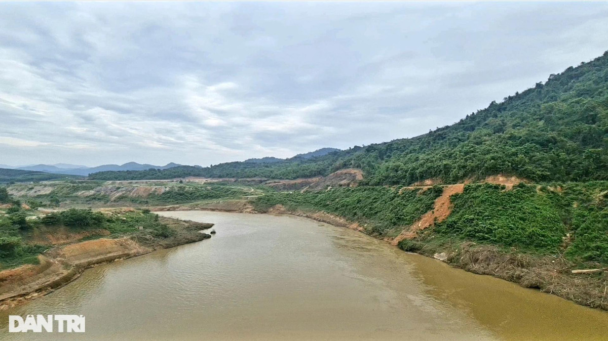 Vùng lòng hồ rộng lớn nằm trên thượng nguồn sông Hiếu. Đây là dự án thủy lợi đa mục tiêu, có tác động lớn về kinh tế, xã hội của miền Tây tỉnh Nghệ An.