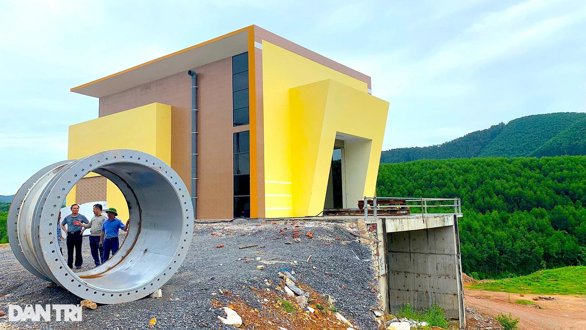 Nhà van côn - nơi điều tiết nước cho chảy về phía hạ du.