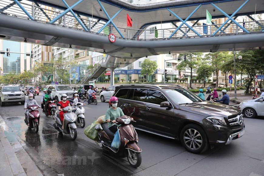 Tại điểm Hoàng Minh Giám-Nguyễn Thị Thập, tổ chức phân luồng một chiều trên đường Nguyễn Thị Thập theo hướng đi giao cắt với Hoàng Đạo Thúy.