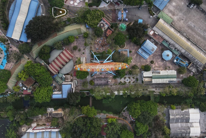 Theo đại diện truyền thông của công viên nước Hồ Tây, suốt 2 năm dịch bệnh công viên Mặt trời mới phải đóng cửa. Tuy nhiên, vòng đu quay đã có dấu hiệu hỏng hóc từ trước đó.