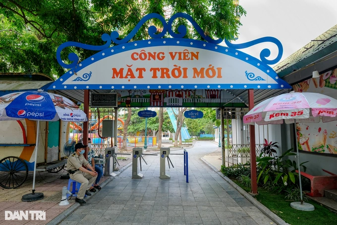 Theo thông tin từ đơn vị quản lý, vòng đu quay khổng lồ đã được đưa về sử dụng tại công viên mặt trời hơn 10 năm. Song, tuổi thọ thực tế của vòng đu quay đã lên tới gần 20 năm, do trò chơi được mua hàng cũ từ Nhật Bản.