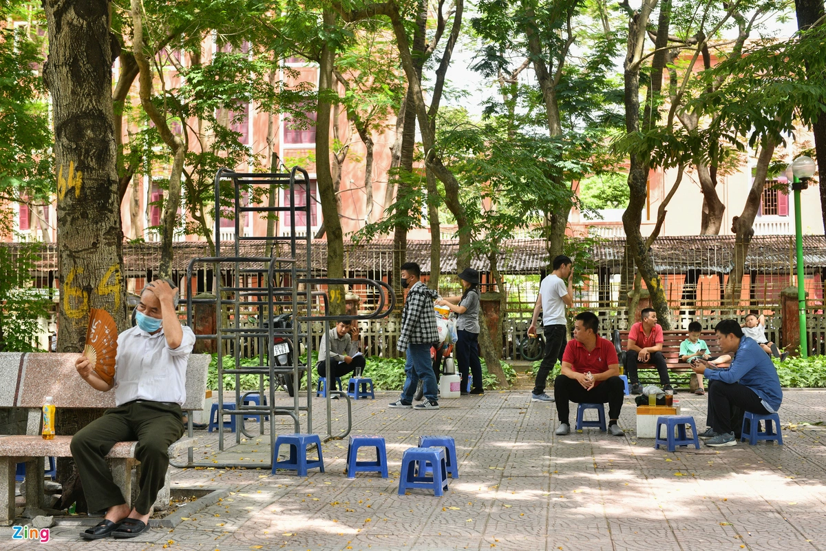 Chuyên gia cảnh báo nhu cầu sử dụng điện tăng cao và độ ẩm không khí giảm thấp, người dân đề phòng nguy cơ hỏa hoạn và cháy rừng. Ngoài ra, nắng nóng còn có thể gây tình trạng mất nước, kiệt sức, đột quỵ do sốc nhiệt đối với cơ thể người khi tiếp xúc lâu với nền nhiệt độ cao.