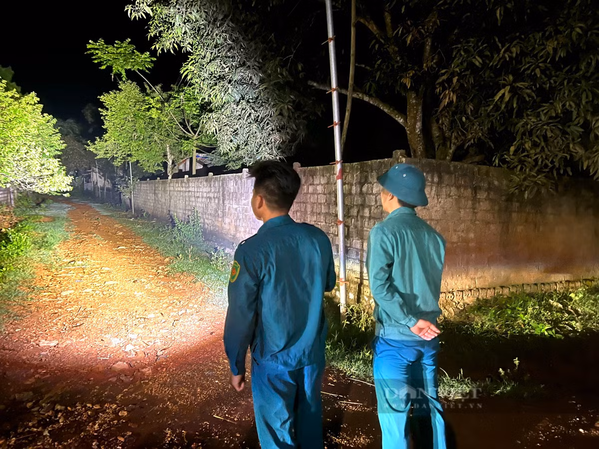 Lực lượng chức năng làm việc xuyên đêm để truy tìm Triệu Quân Sự. (Ảnh: Dân Sự)