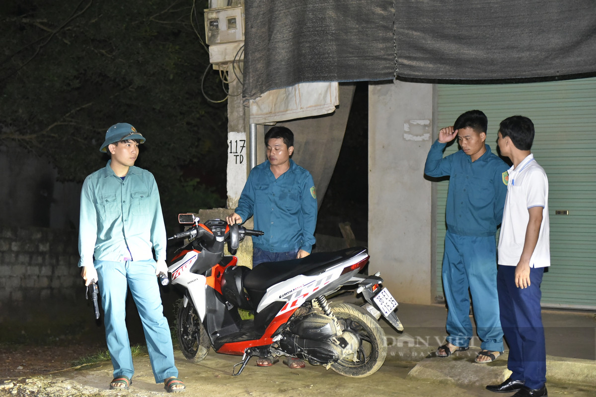 Chính quyền xã Thành Long đã huy động lực lượng phối hợp với quân đội lập 6 chốt kiểm soát. (Ảnh: Dân Việt)