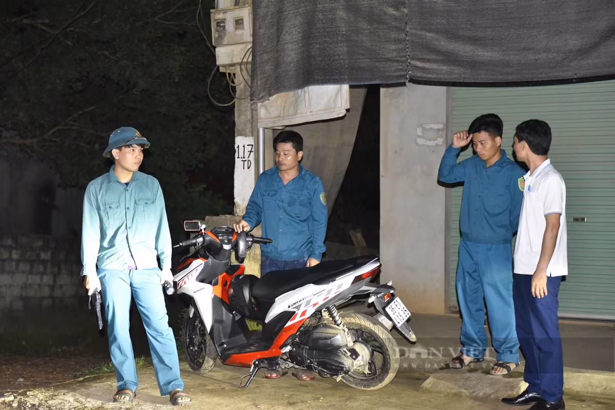 Chính quyền xã Thành Long đã huy động lực lượng phối hợp với quân đội lập 6 chốt kiểm soát. (Ảnh: Dân Việt)