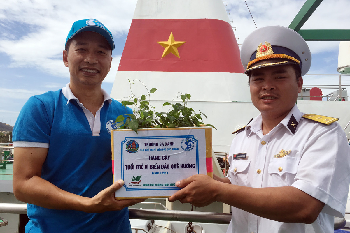 Chuong trinh Truong Sa xanh dua hang nghin cay xanh, co to quoc toi bien dao-Hinh-4