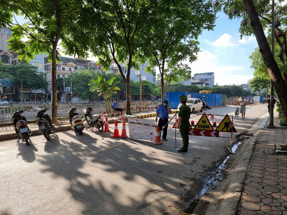 Lực lượng chức năng đã cấm đường tại khu vực này.