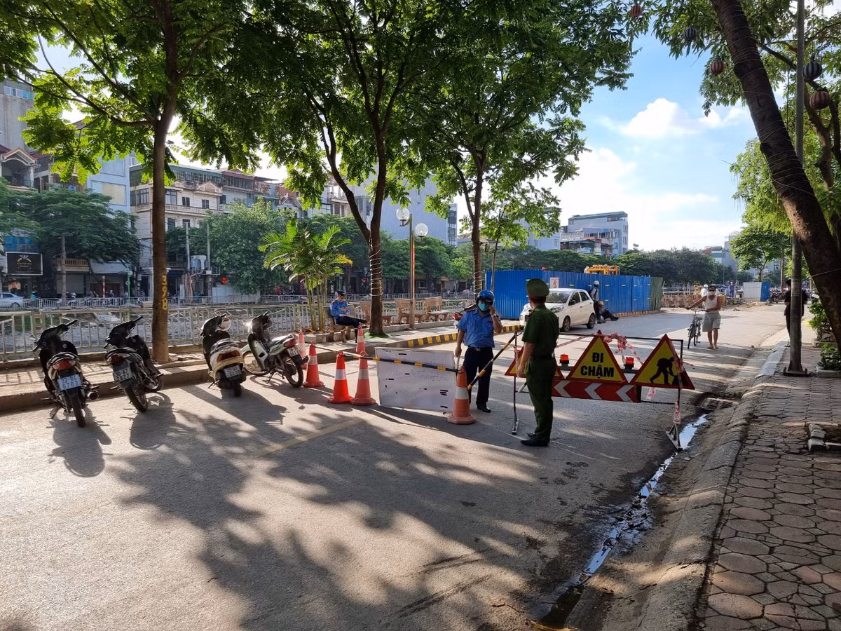 Lực lượng chức năng đã cấm đường tại khu vực này.