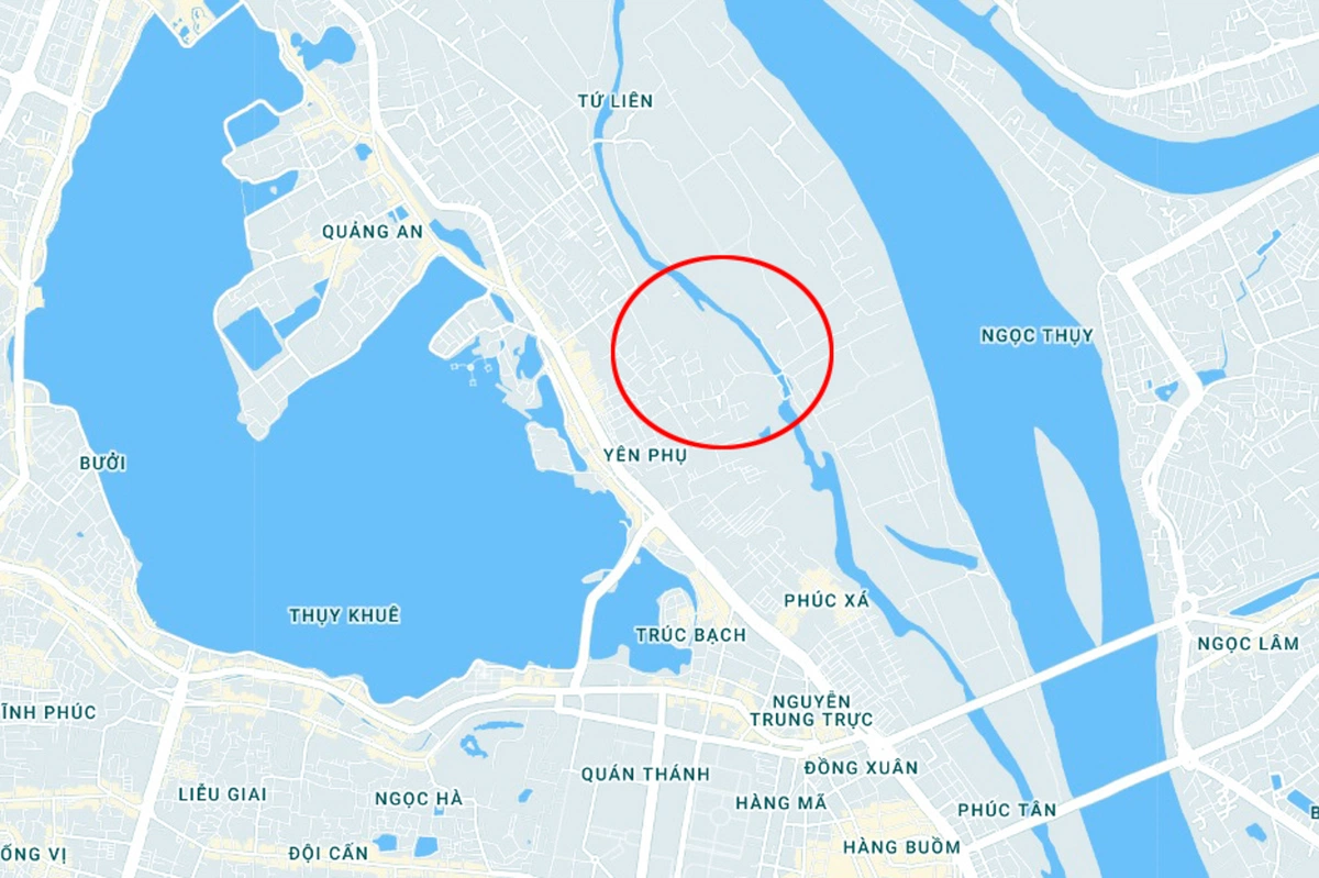 Nước dâng cao trên sông Hồng khiến khu vực khoanh đỏ bị ngập sâu. Ảnh: Google Maps 