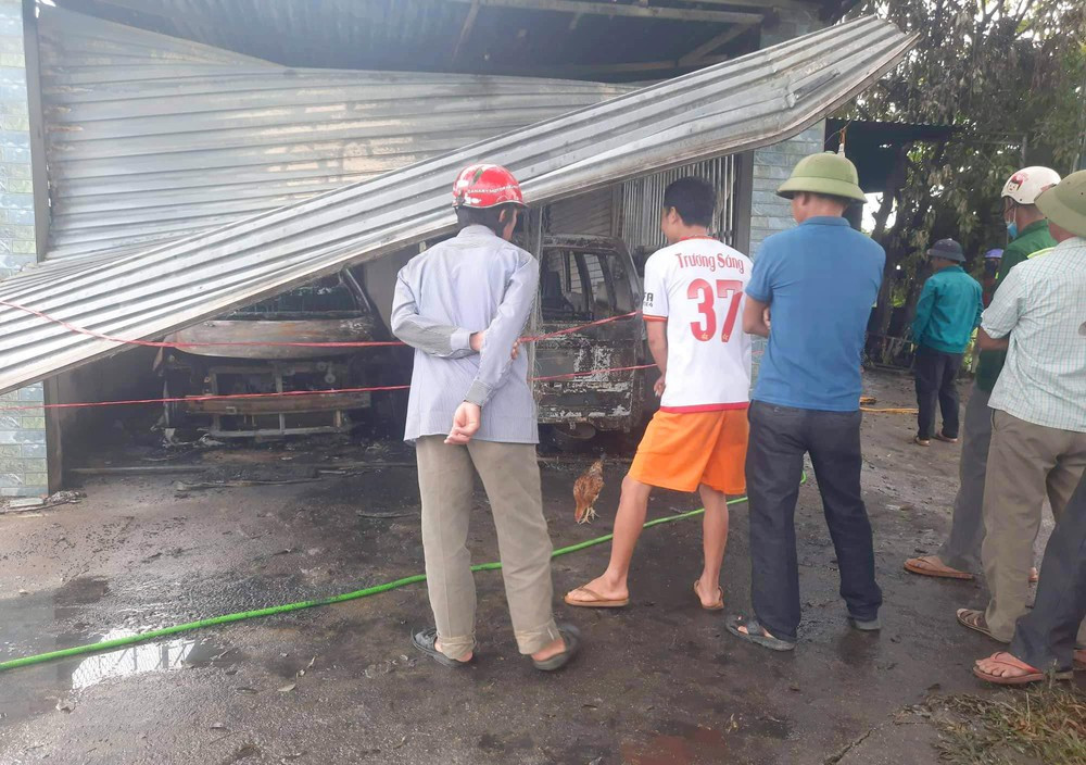 Chay studio ao cuoi, gia dinh 4 nguoi may man thoat nan