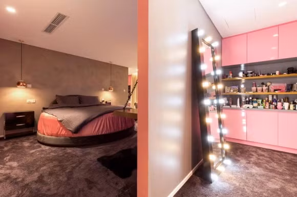 Ngọc Thanh Tâm tự đặt gối mền, mua tranh ảnh...