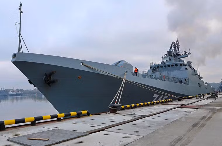 Tàu chiến Project 11356M có lượng giãn nước toàn tài 4.035 tấn, dài 124,8m, rộng 15,2m, mớn nước 4,2m. Tàu đạt tốc độ tối đa 32 hải lý/h, tầm hoạt động 8.300km với tốc độ kinh tế 33km/h.