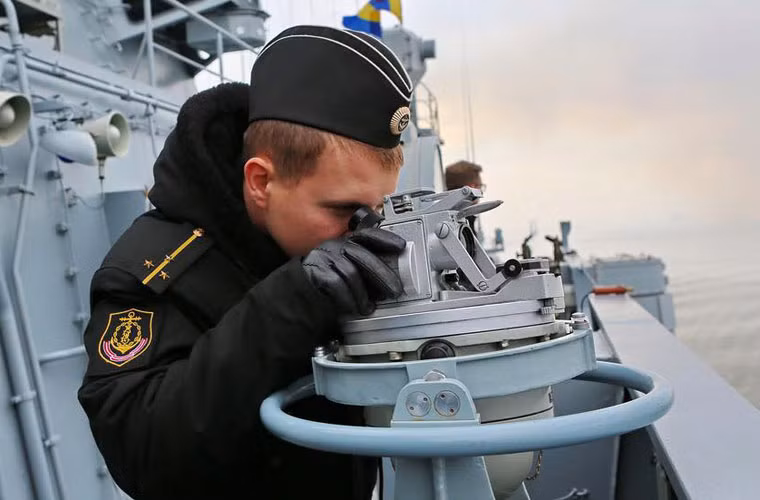 Lớp tàu này được vận hành bởi đội ngũ thủy thủ đoàn đông tới 190 người.