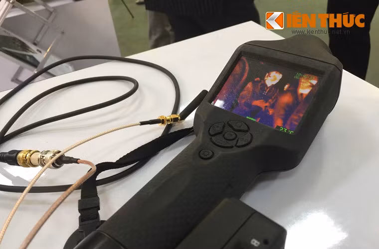 Thiết bị soi kiểm tra an ninh được Digital Barriers “triển khai” ngay trong không gian triển lãm.