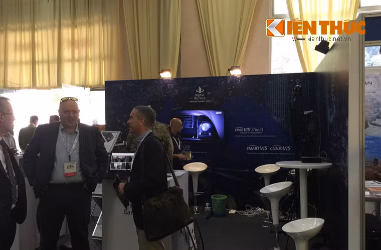 Gian trưng bày của công ty Digital Barriers có trụ sở tại Vương quốc Anh, nổi tiếng với các công nghệ giám sát bảo vệ phục vụ an ninh, quốc phòng.