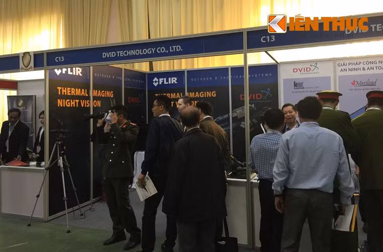 Gian hàng khí tài ảnh nhiệt và công nghệ an ninh thuộc công ty công nghiệp DVID.