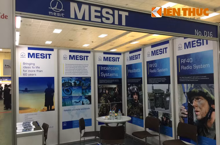 Gian trưng bày của công ty thiết bị an ninh quốc phòng MESIT của Cộng hòa Czech không có nhiều các khí tài giới thiệu mà chủ yếu là Catalogue đơn điệu.