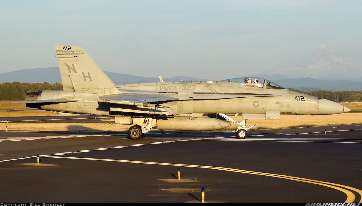 Một số nguồn tin cho hay, Thủy quân Lục chiến Mỹ đang tính toán phương án nâng cấp 30 chiếc tiêm kích F/A-18 Hornet (hiện lưu trữ tại căn cứ David Monthan, Arizona) lên chuẩn C+ để tăng hạn.