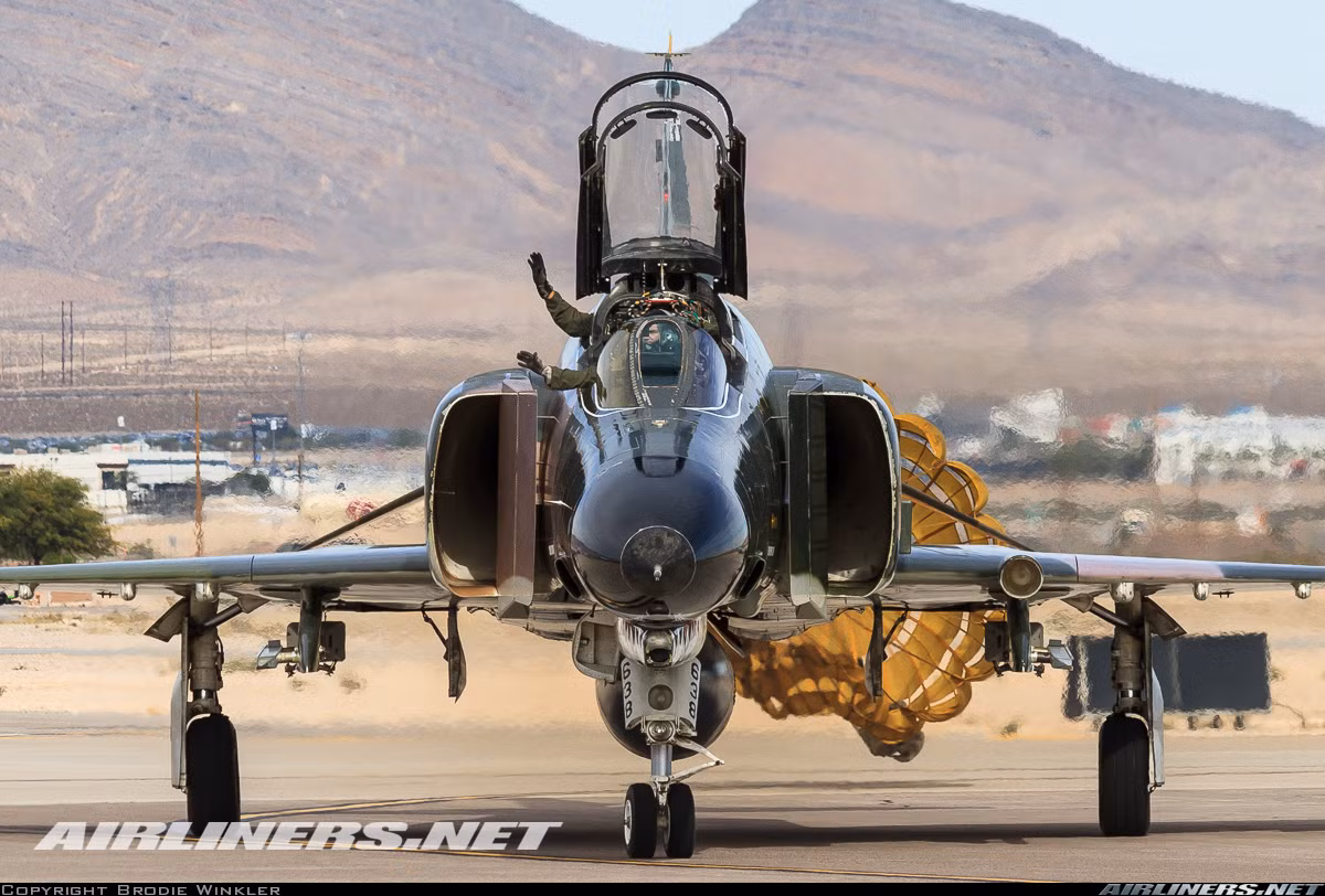 Những chiếc tiêm kích F-4 Phantom II này hoạt động trong phi đội bia bay 82 đóng tại căn cứ Tyndall (bang Florida) và Holloman (bang New Mexico). Phi đội có vai trò làm mục tiêu thử nghiệm vũ khí cho các máy bay chiến đấu của Không quân Mỹ. Nguồn ảnh: Airlines.net