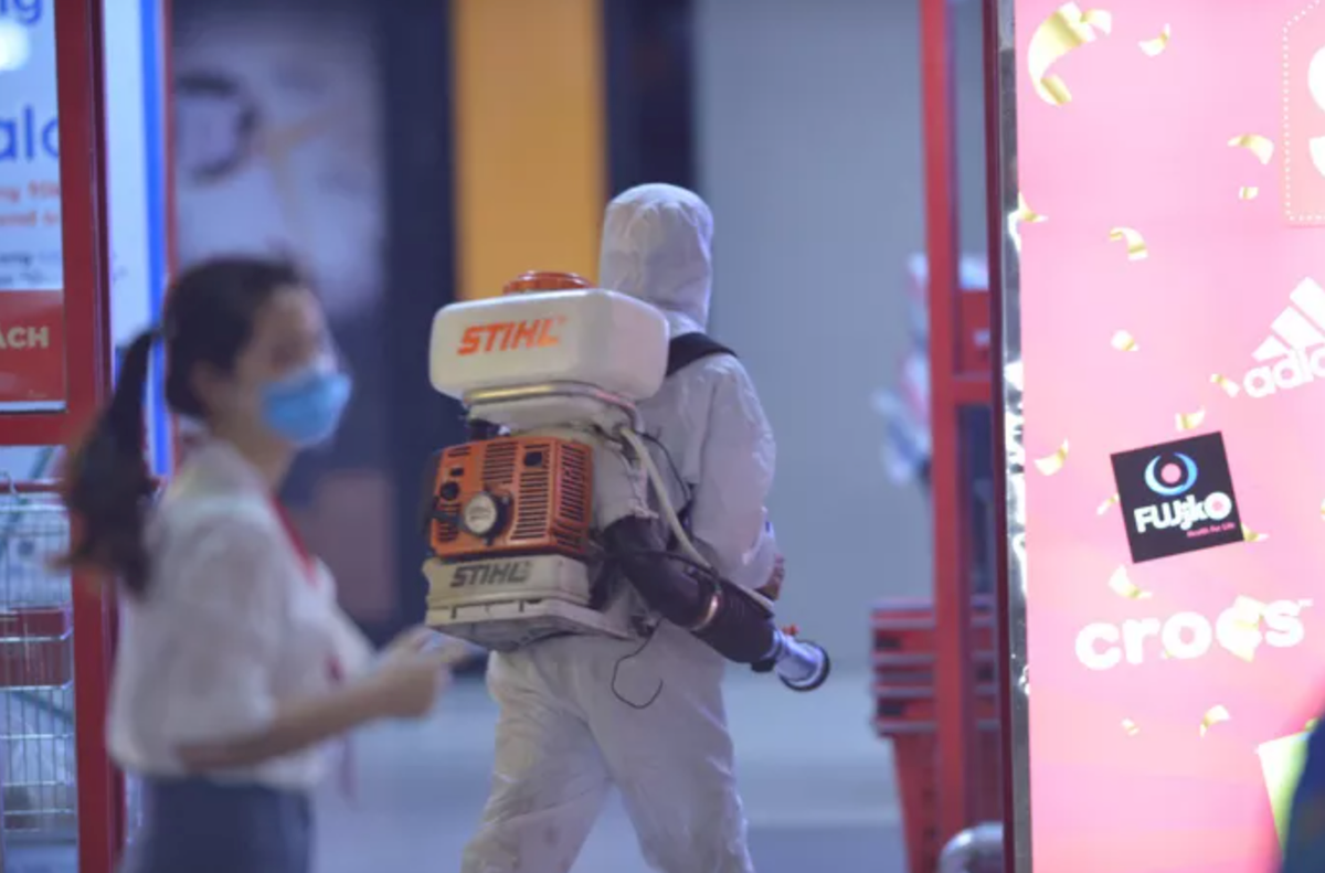 Big C Thang Long bat ngo dong cua som, phun khu khuan toan bo TTTM-Hinh-7