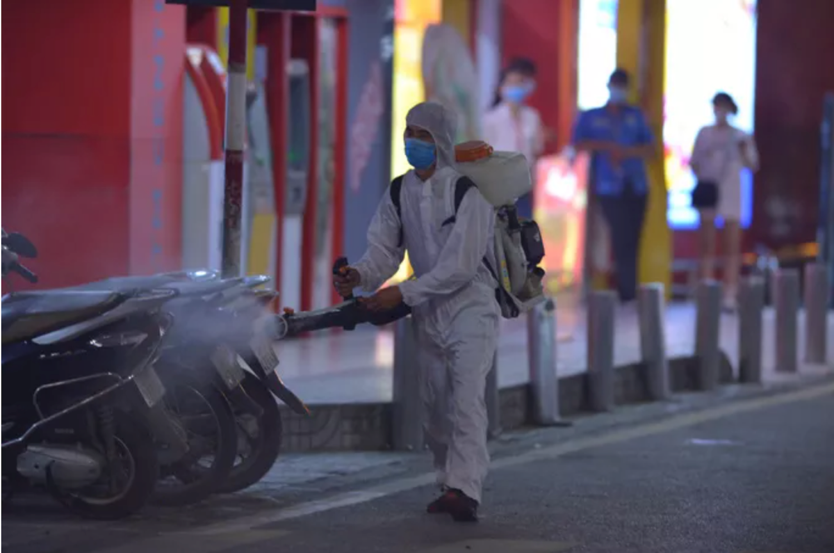 Big C Thang Long bat ngo dong cua som, phun khu khuan toan bo TTTM-Hinh-6