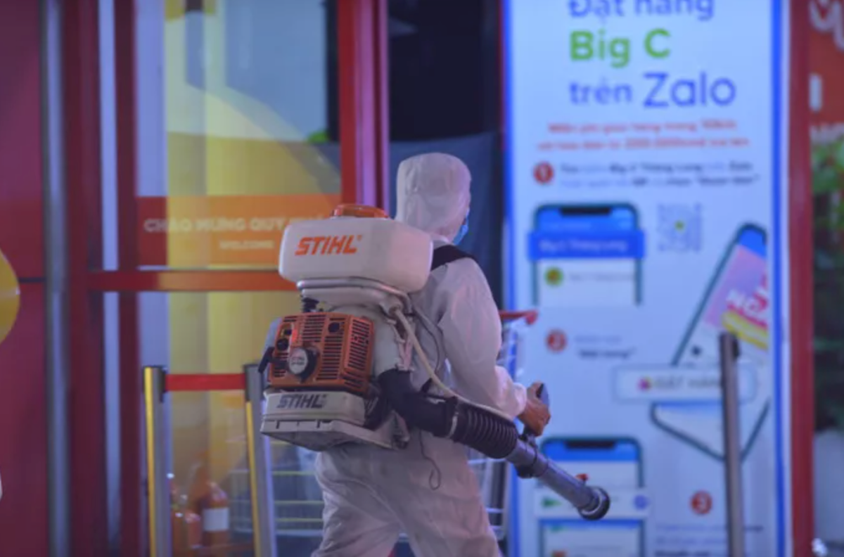 Big C Thang Long bat ngo dong cua som, phun khu khuan toan bo TTTM-Hinh-2