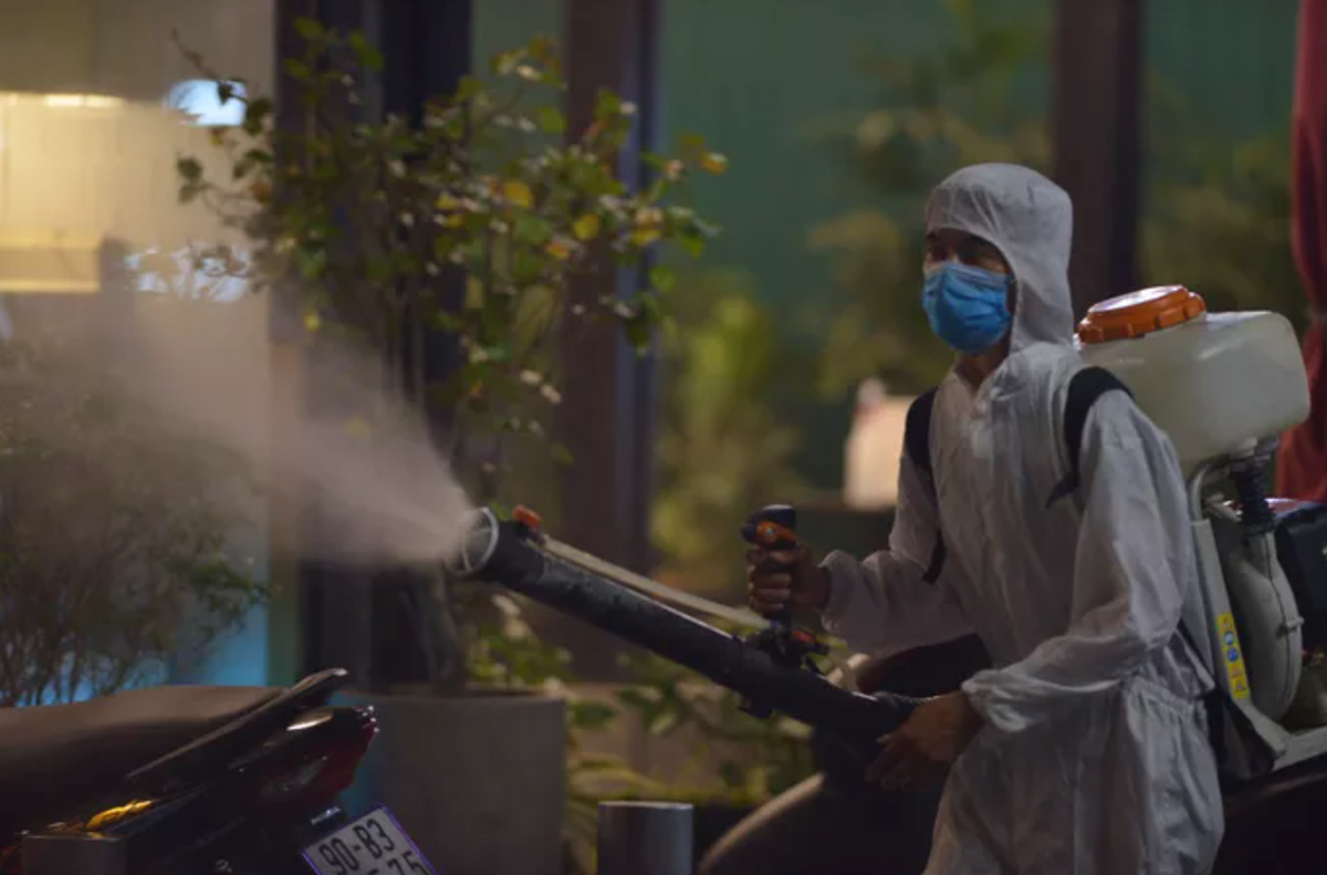 Big C Thang Long bat ngo dong cua som, phun khu khuan toan bo TTTM-Hinh-4