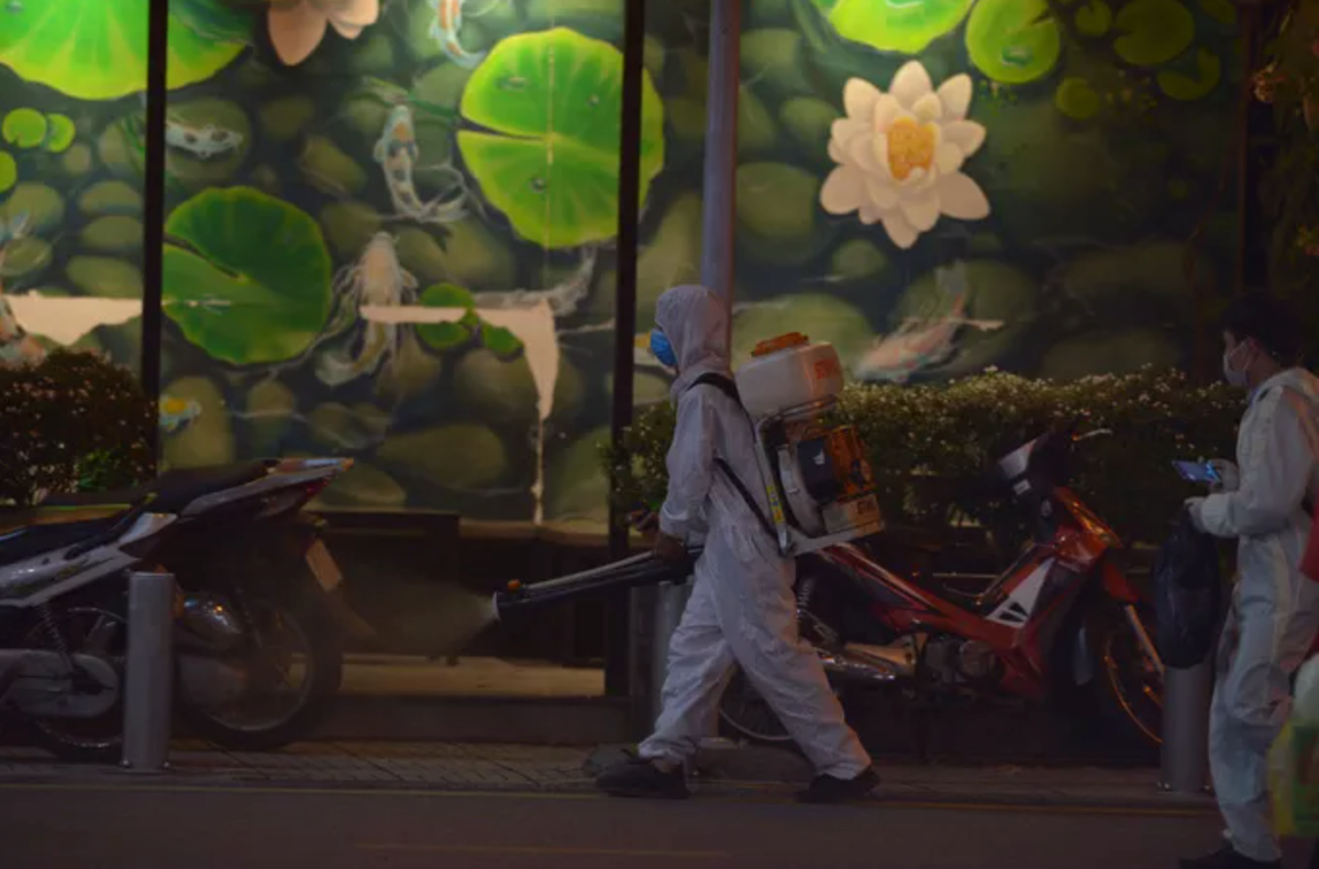 Big C Thang Long bat ngo dong cua som, phun khu khuan toan bo TTTM-Hinh-8