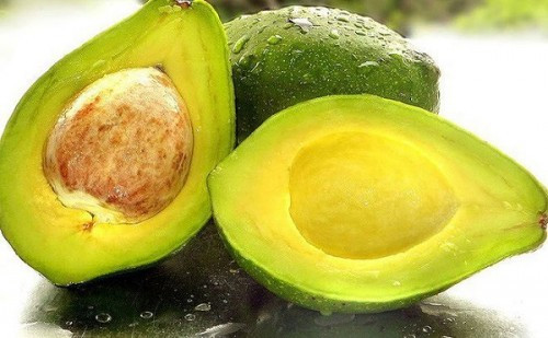 Quả bơ: Có thể phết một ít bơ lên trên miếng sandwich hoặc cải bó xôi để tăng cường các loại chất béo tốt cho tim mạch. Trong bơ có chứa nhiều chất béo không bão hòa dạng đơn thể, giúp cho cơ thể loại bỏ bớt LDL và tăng cường nồng độ HDL (một loại cholesterol tốt cho sức khỏe tim mạch).