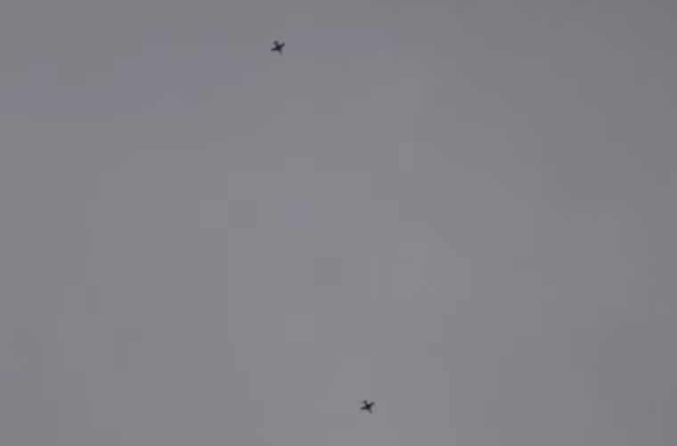 Biên đội Su-25 đang thực hiện phi vụ không kích mục tiêu IS.