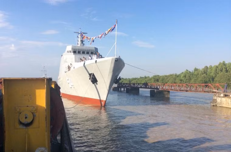 Tàu chiến 54 được hạ thủy thành công.