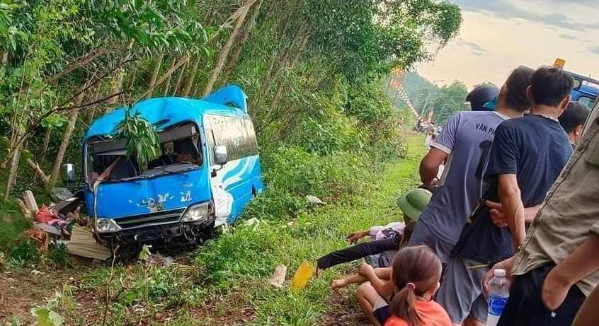 Ha Tinh: Xe khach va cham xe may, 1 nguoi tu vong tai cho