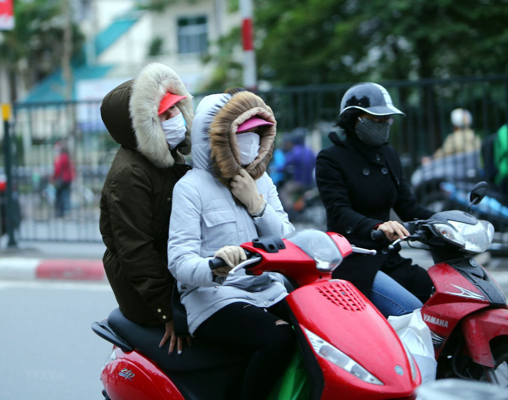 Don khong khi lanh tang cuong, Ha Noi mua ret