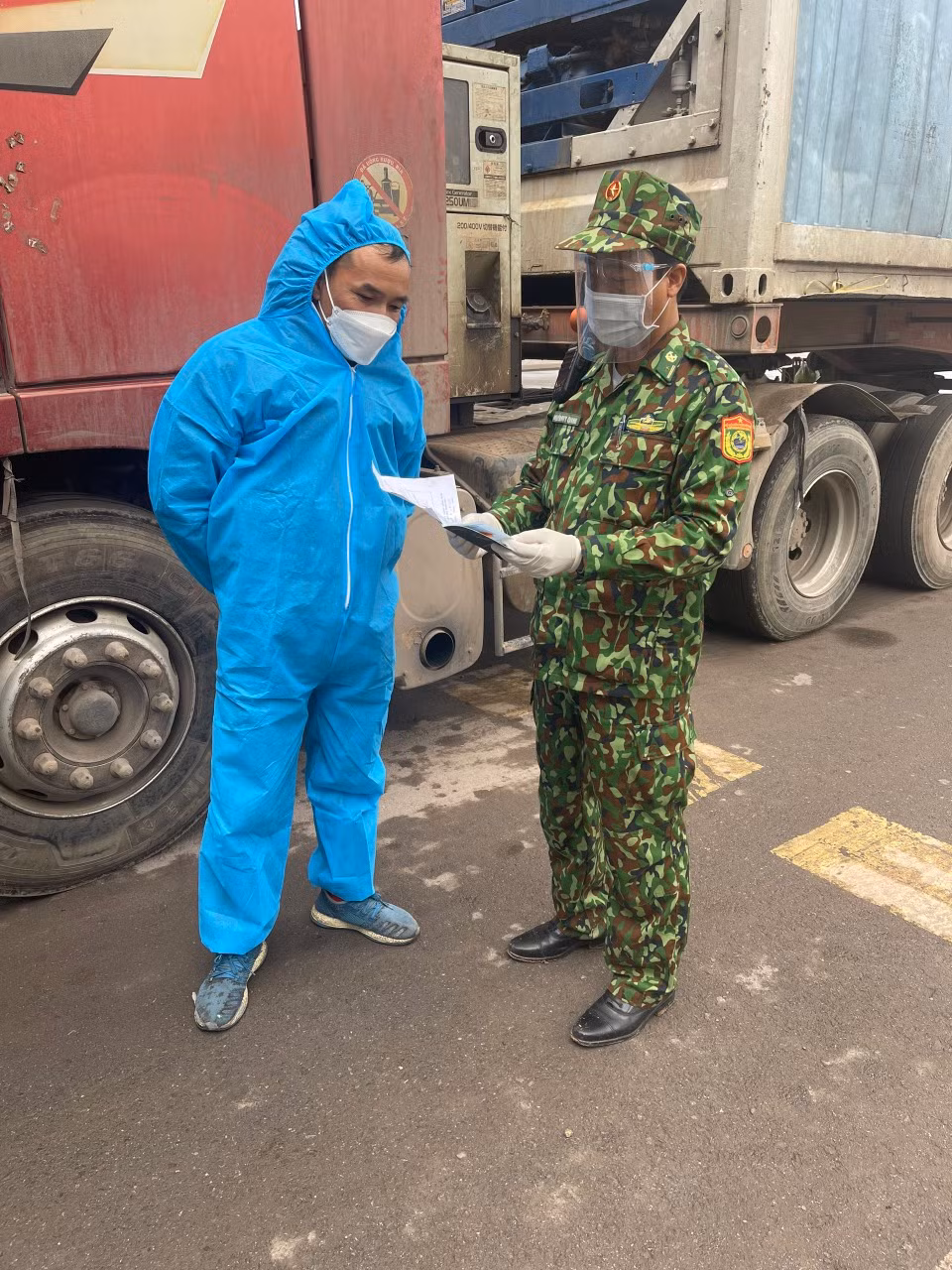 Mo lai cua khau Mong Cai: Moi ngay co hon 200 luot thong quan-Hinh-4