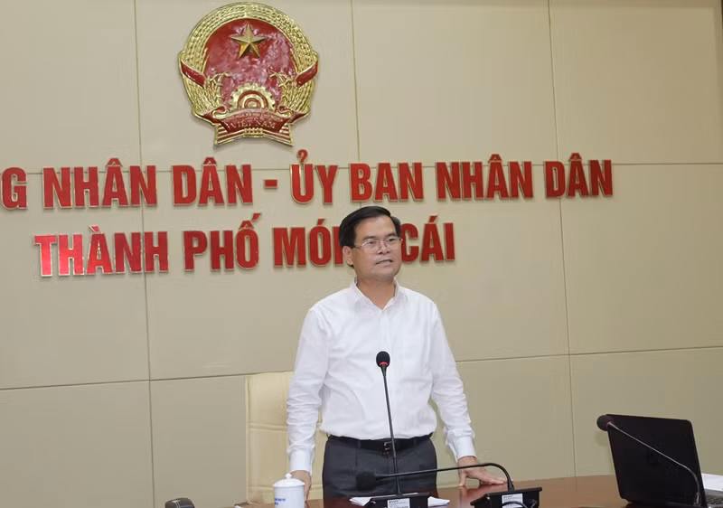 Mo lai cua khau Mong Cai: Moi ngay co hon 200 luot thong quan-Hinh-6